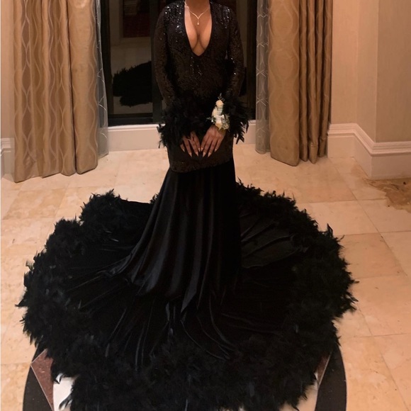 PROM DRESS - Picture 2 of 5